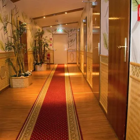 & Restaurant Asia New World *
